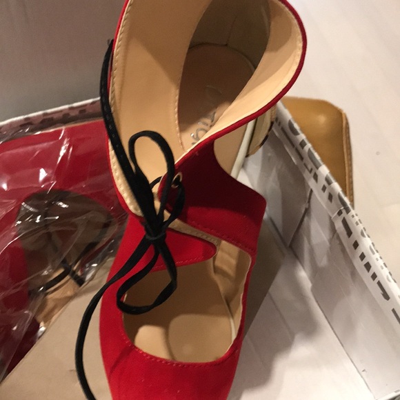 Heels - Picture 4 of 4